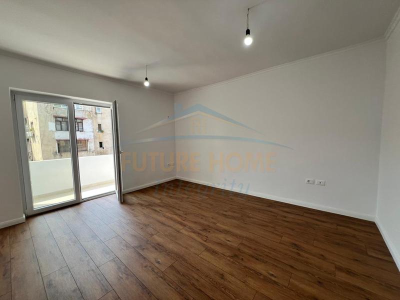 Apartament 1+1 në shitje në Shkolla e Kuqe, Tiranë, 60 m². Foto 2 nga 11