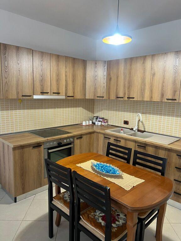 Apartament 2+1 me qera në Astir, Tiranë, 92 m². Foto 2 nga 8