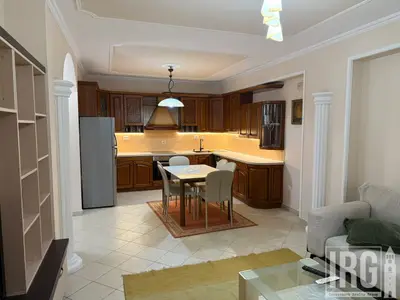 Apartament 3+1 me qera në Rruga Him Kolli, Tiranë, 132 m². Foto 2 nga 12
