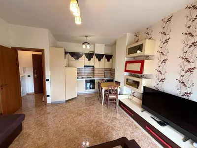 Apartament 1+1 me qera në Sheshi Avni Rustemi, Tiranë, 70 m². Foto 2 nga 4