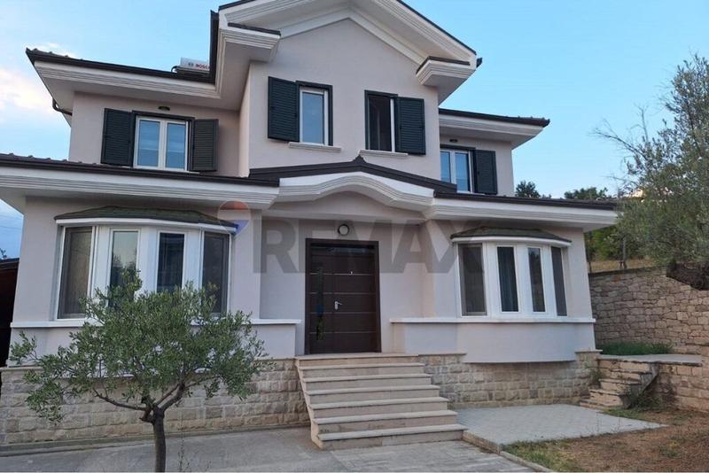 Villa 4+1 in vendita a Mullet Tirane, Tirana, 500 m²