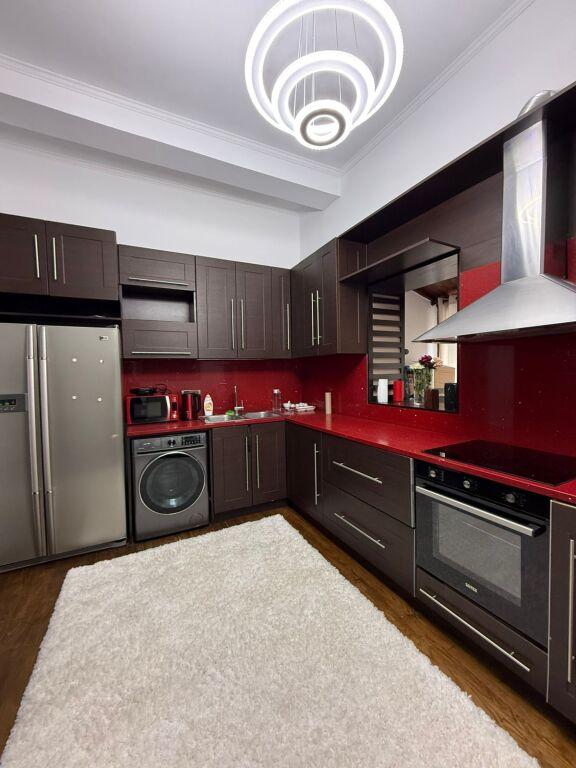 Apartament 2+1 me qera në Rruga e Barrikadave, Tiranë, 120 m². Foto 8 nga 10