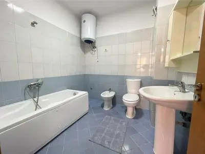 Apartament 2+1 me qera në Astir, Tiranë, 100 m². Foto 7 nga 11
