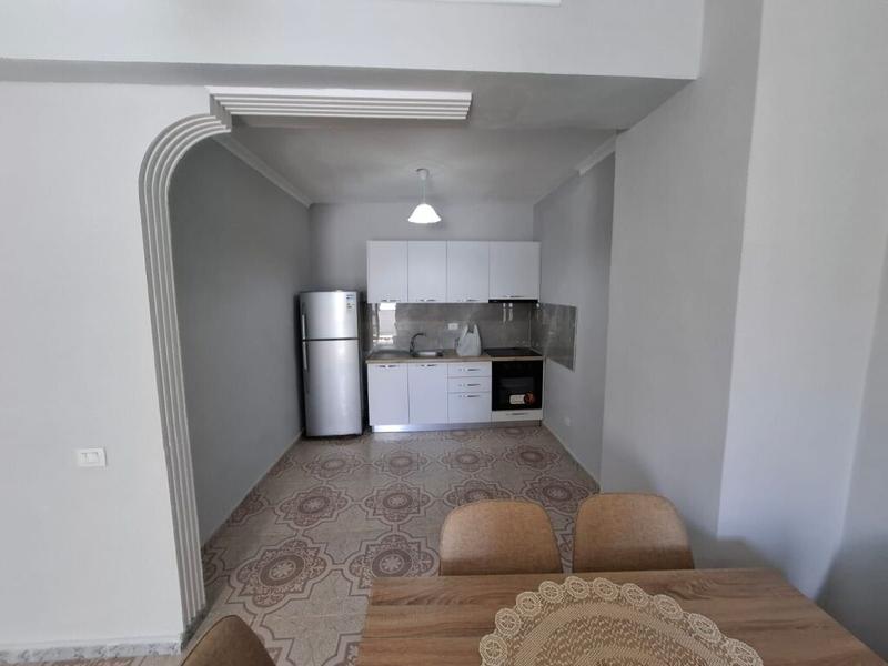 Apartament 2+1 me qera në Tregu i Përditshëm i Fruta Perimeve, Durrës, 90 m². Foto 3 nga 9