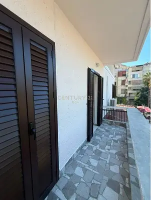 Apartment 2+1 for rent in Stacioni i Trenit, Durrës, 77 m². Photo 2 of 12