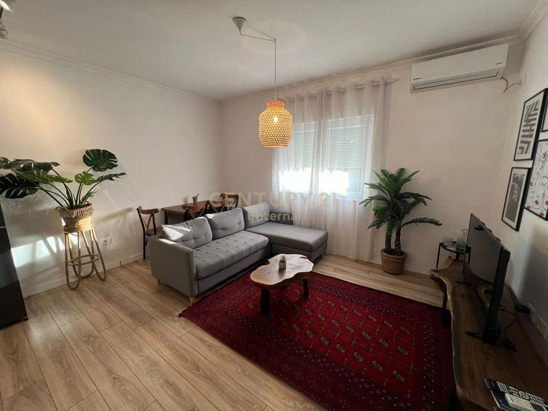 Apartament 2+1 në shitje në Sheshi Willson, Tiranë, 80 m². Foto 2 nga 10