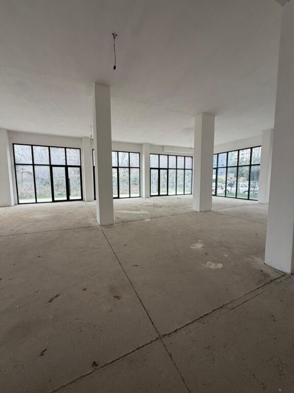 Commercial space for rent in Astir, Tirana, 300 m². Photo 3 of 3