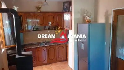 House 2+1 for sale in Lushnje prane Stadiumit, Lushnjë, 184 m². Photo 4 of 9