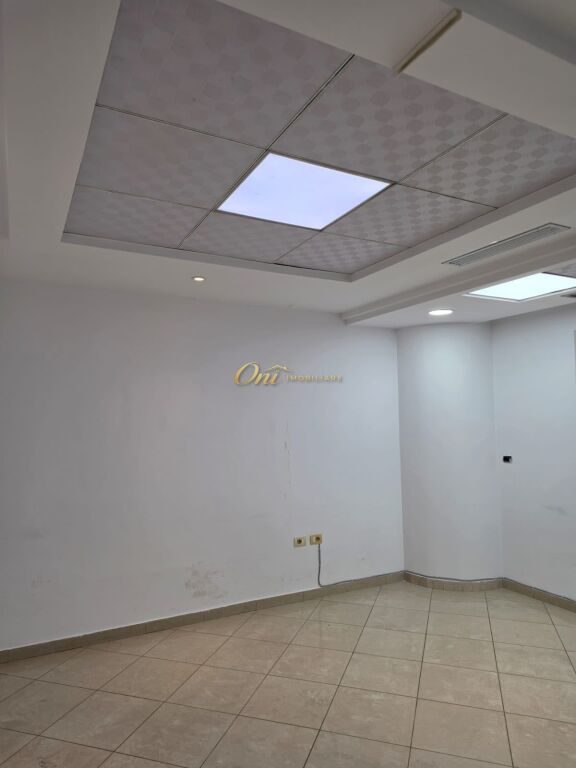 Zyrë me qera në Bulevardi Deshmoret e Kombit, Tiranë, 93 m². Foto 1 nga 5