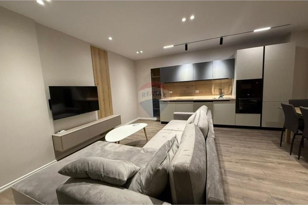 Apartament në shitje në Komuna e Parisit, Tiranë, 74 m². Foto 1 nga 3