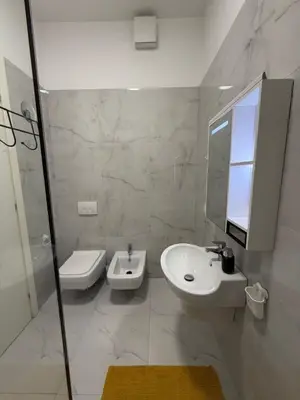 Apartament 2+1 me qera në Kompleksi Delijorgji, Tiranë, 110 m². Foto 7 nga 8