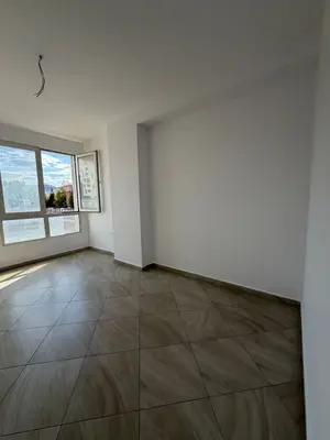 Apartament 1+1 në shitje në Universiteti Mesdhetar i Shqipërisë, Tiranë, 78 m². Foto 2 nga 6