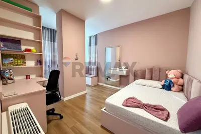 Apartament 3+1 me qera në Liceu Artistik Jordan Misja, Tiranë, 150 m². Foto 3 nga 8