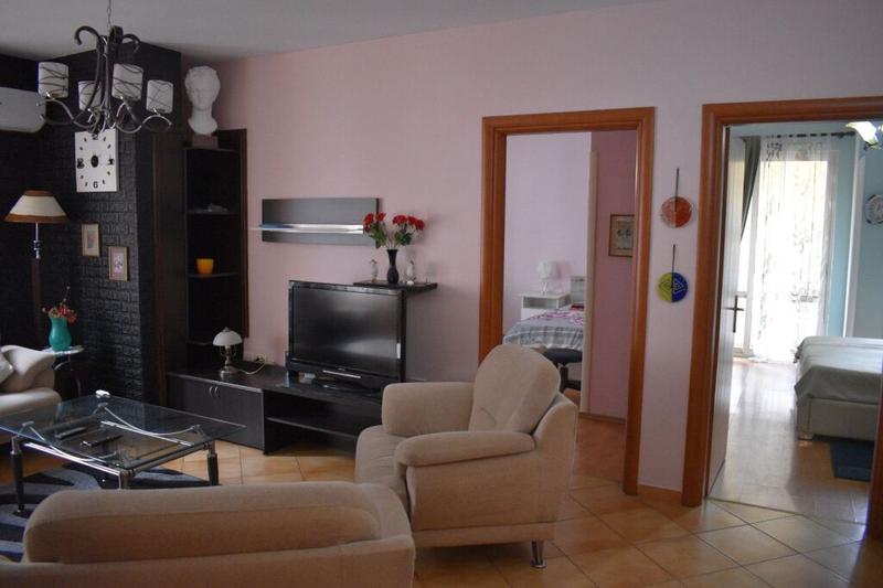 Apartment 2+1 for rent in Rruga Rrapo Hekali, Tirana, 100 m²