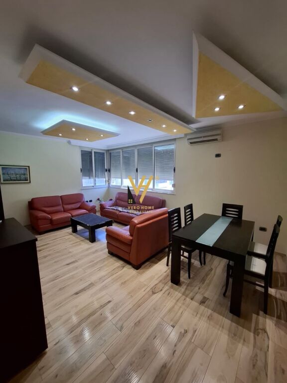 Apartament 2+1 me qera në Komuna e Parisit, Tiranë, 100 m². Foto 1 nga 3
