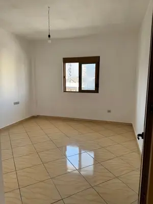 Apartament 3+1 me qera në Rruga Glaukia, Durrës, 165 m². Foto 2 nga 12