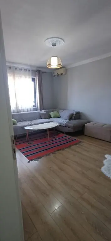Appartamento 1+1 in vendita a Spitali Ushtarak Laprake, Tirana, 60 m²