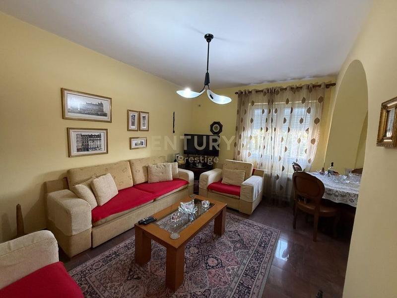 Appartamento 2+1 in affitto a Rruga Fortuzi, Tirana, 90 m²