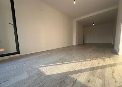 Zyrë me qera në Rruga e Barrikadave, Tiranë, 100 m². Foto 2 nga 7