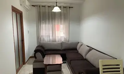 Apartament 1+1 me qera në Rruga Him Kolli, Tiranë, 50 m². Foto 3 nga 9