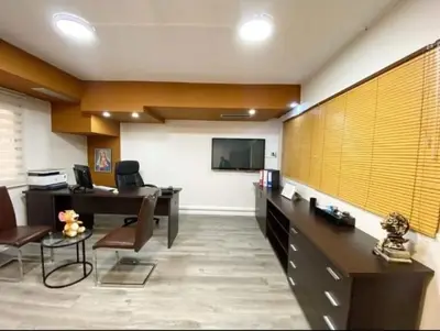 Zyrë me qera në Sheshi Willson, Tiranë, 200 m². Foto 4 nga 8