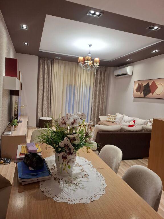 Apartament 3+1 në shitje në Rruga Kodra e Shtufit, Gjirokastër, 140 m². Foto 3 nga 5