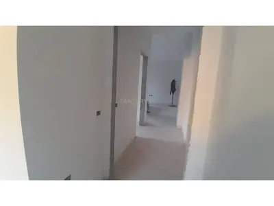 Apartament 2+1 në shitje në Kinoteatri, Vlorë, 110 m². Foto 3 nga 10