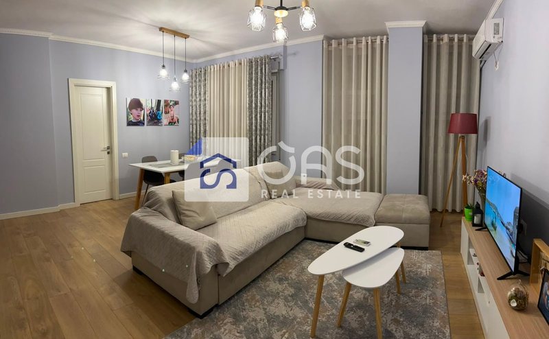 Apartament 2+1 me qera në Komuna e Parisit, Tiranë, 87 m²