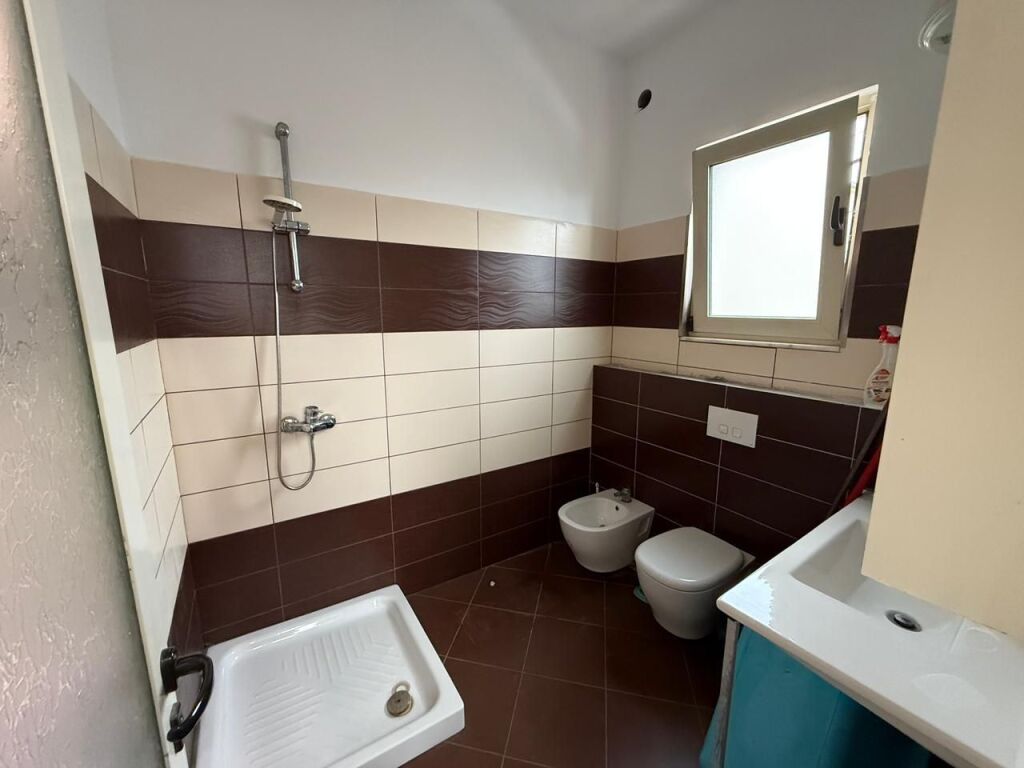 House for sale in Rruga Zydi Herri, Tirana, 140 m². Photo 1 of 3