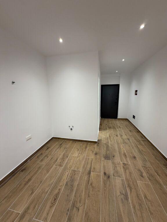 Ufficio in vendita a Rruga Reshit Petrela, Tirana, 52 m²