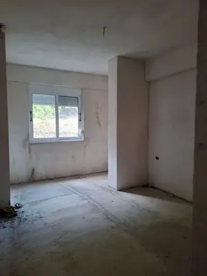 Appartamento 1+1 in vendita a Rruga Kodra e Shtufit, Argirocastro, 60 m². Foto 1 di 4