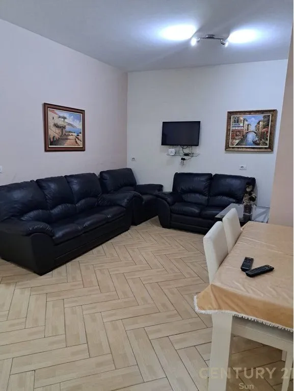 Apartament 2+1 me qera në Rruga e Kavajës, Tiranë, 80 m². Foto 1 nga 9