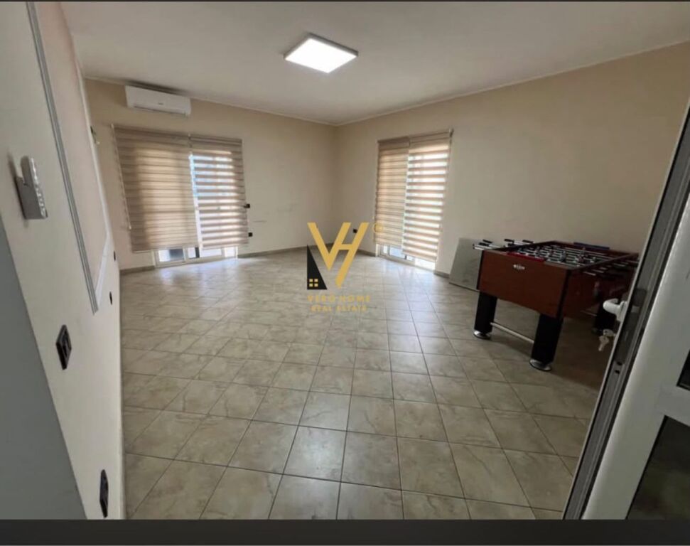 Apartament 2+1 në shitje në Komuna e Parisit, Tiranë, 220 m². Foto 1 nga 3