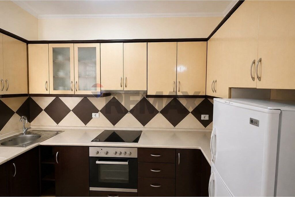 Apartment for sale in Kombinat, Tirana, 44 m². Photo 2 of 3