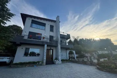 Villa 4+1 for rent in Peze, Tirana, 407 m². Photo 2 of 6