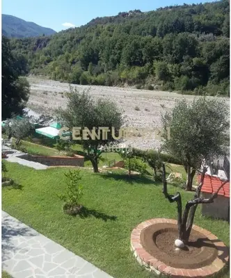 Locale in affitto ad Ibë e Poshtme, Tirana, 1.000 m². Foto 3 di 3