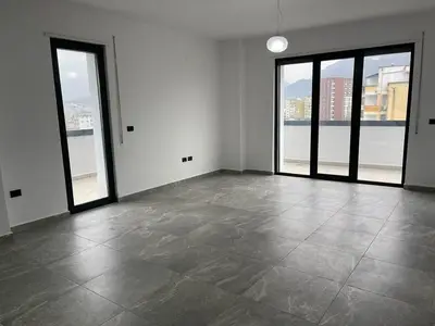 Apartament 2+1 në shitje në Farmacia 10, Tiranë, 139 m². Foto 1 nga 4