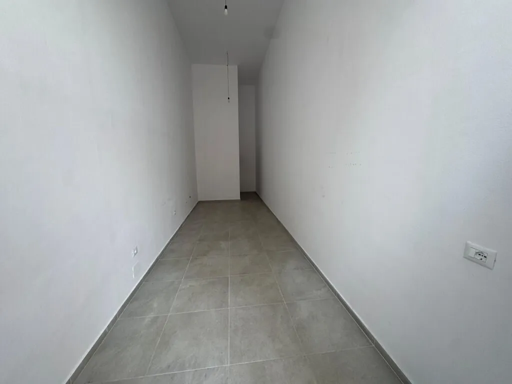 Commercial space for rent in Tregu Elektrik, Tirana, 30 m². Photo 1 of 3