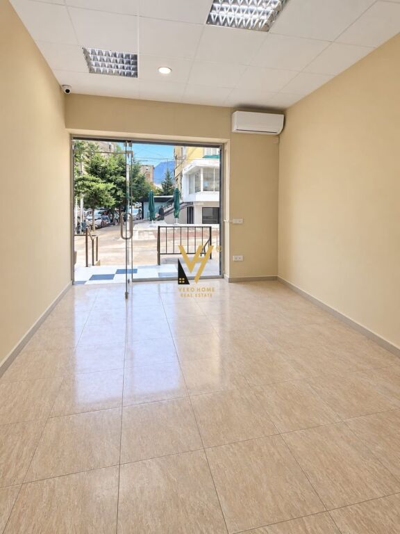 Ambient biznesi me qera në Porcelan, Tiranë, 42 m²