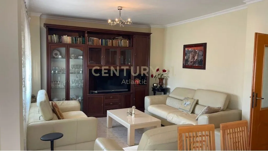 Appartamento 3+1 in affitto a Tregu Perditshem i Fruta Perimeve, Durazzo, 138 m². Foto 1 di 12