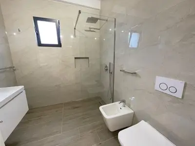 Apartament 2+1 me qera në Rruga Lef Sallata, Vlorë, 100 m². Foto 10 nga 12