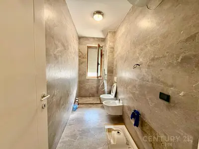 Ufficio in affitto a Rruga e Elbasanit, Tirana, 138 m². Foto 11 di 12