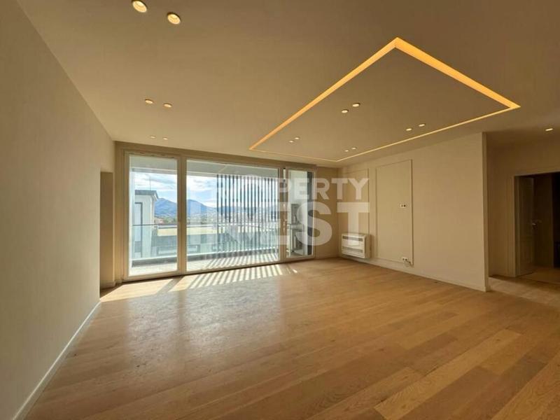 Appartamento 3+1 in vendita a Pallati i Brigadave, Tirana, 154 m²