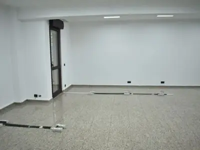 Zyrë me qera në Sheshi Skënderbej, Tiranë, 152 m². Foto 4 nga 4