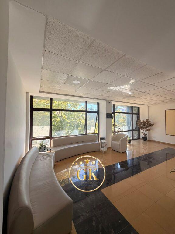 Locale commerciale in affitto a Rruga Mozaikeve, Durazzo, 60 m²