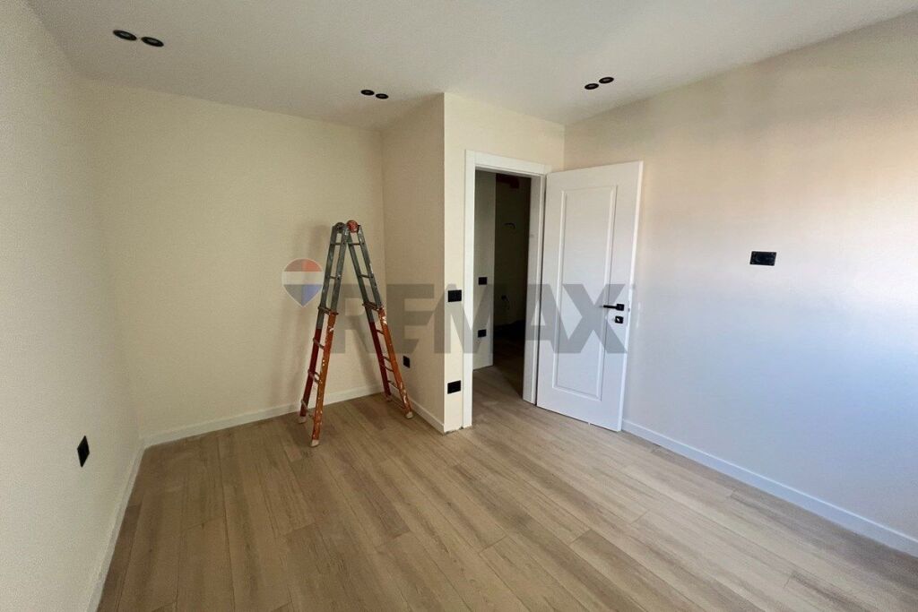 Apartment for sale in Komuna e Parisit, Tirana, 46 m². Photo 2 of 3