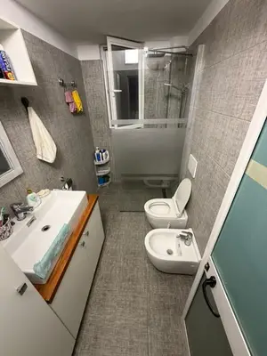 Appartamento 1+1 in affitto a Kombinat, Tirana, 60 m². Foto 4 di 6