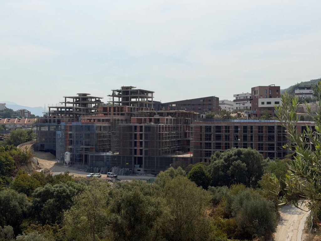 Apartment 1+1 for sale in Kodra e Diellit, Tirana, 65 m². Photo 1 of 2
