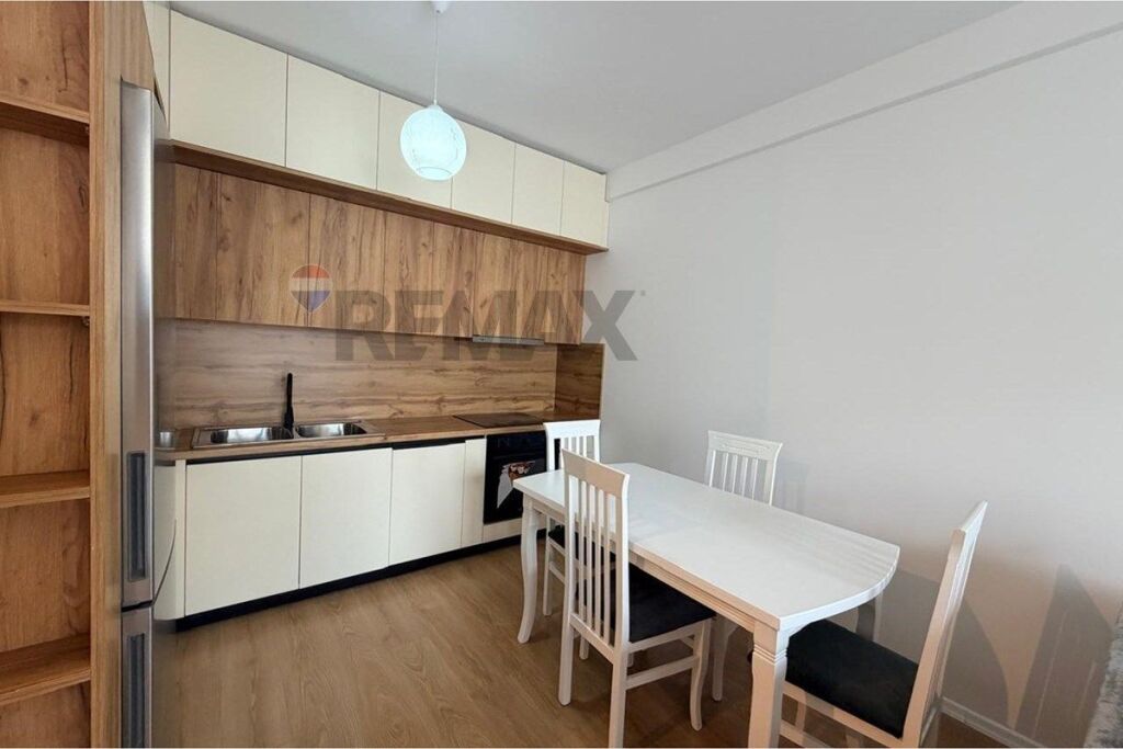 Appartamento in affitto ad Astir, Tirana, 74 m². Foto 2 di 3