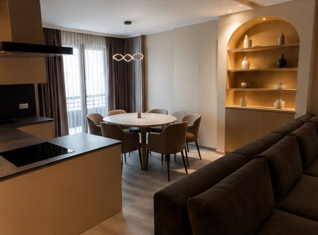 Apartment 3+1 for rent in Kompleksi Nobis, Tirana, 135 m². Photo 1 of 3